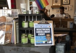 January 12, 2023: In partnership with Pennie, the Family Practice and Counseling Network, and Uncle Bobbie’s Coffee & Books, Senator Haywood hosted a Health Care Enrollment Town Hall on Thursday, January 12, 2023 at Uncle Bobbie’s Coffee & Books. Neighbors were invited to sit with Pennie navigators and learn how to select quality health insurance plans and access financial assistance.
